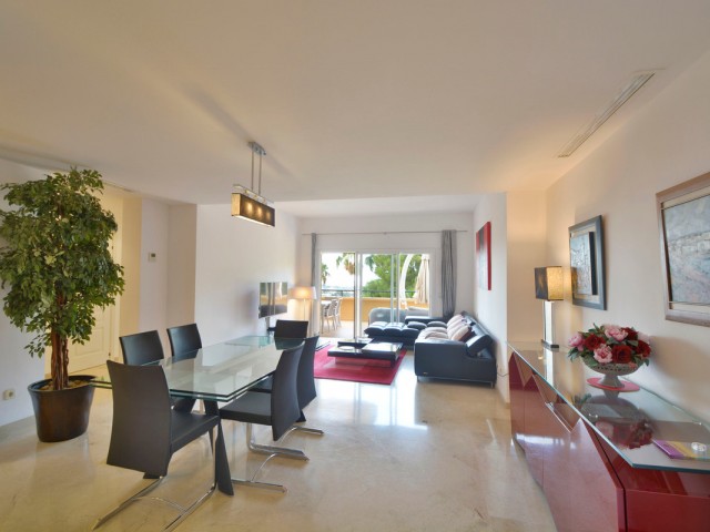 3 Bedrooms Apartment in Elviria
