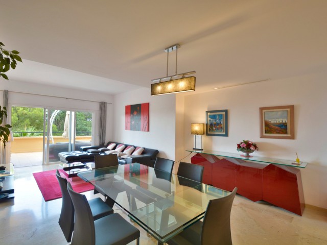 3 Bedrooms Apartment in Elviria