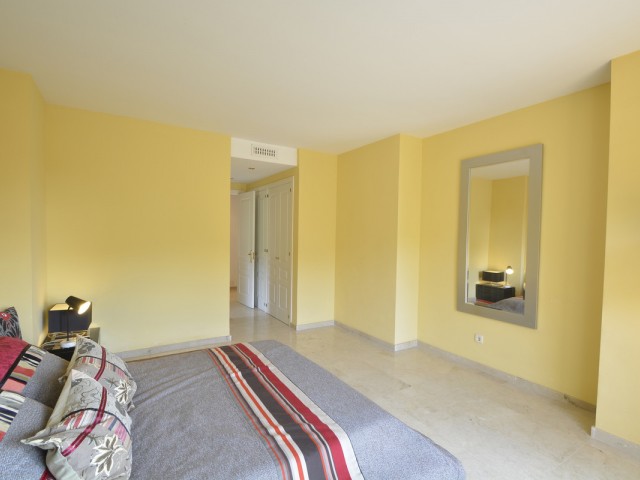 3 Bedrooms Apartment in Elviria