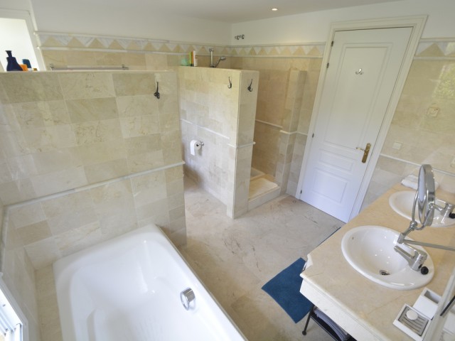 3 Bedrooms Apartment in Elviria