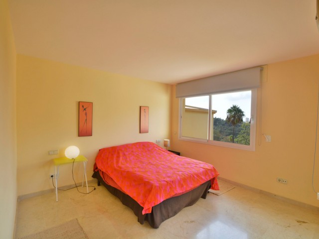 3 Bedrooms Apartment in Elviria