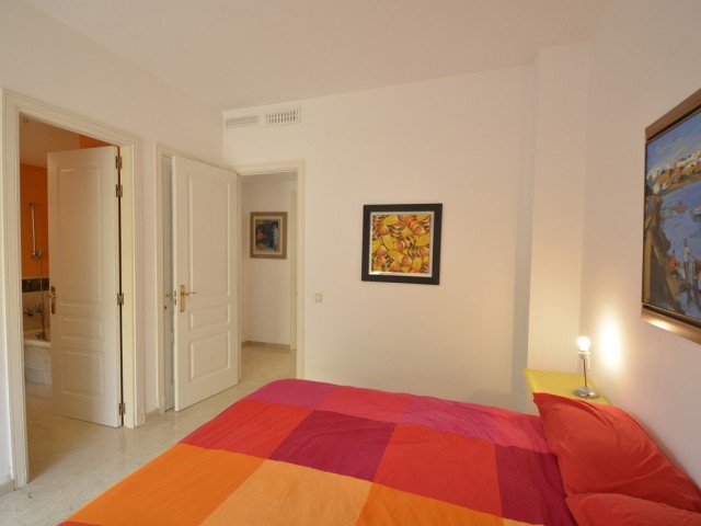 3 Bedrooms Apartment in Elviria
