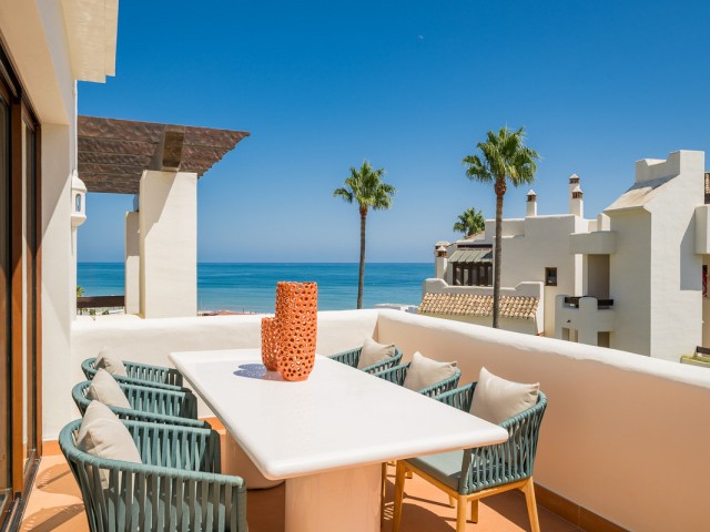 Apartamento con 3 Dormitorios  en Estepona