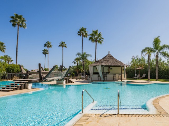 Apartamento con 3 Dormitorios  en Estepona