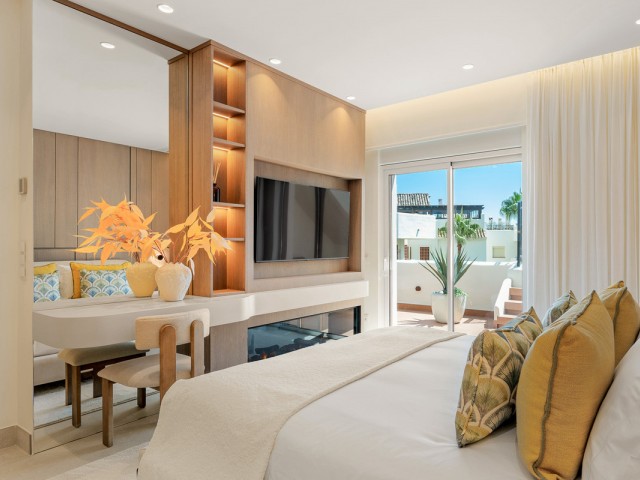 Apartamento con 3 Dormitorios  en Estepona