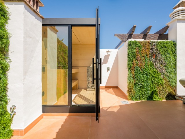 Apartamento con 3 Dormitorios  en Estepona