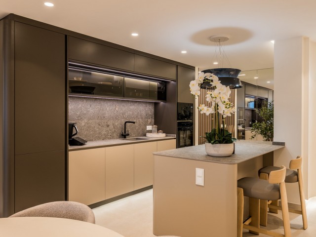 Apartamento con 3 Dormitorios  en Estepona