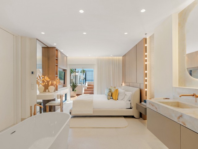 Apartamento con 3 Dormitorios  en Estepona