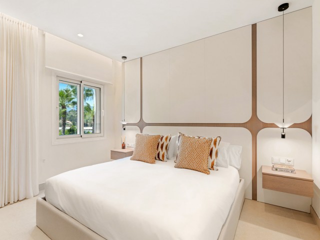 Apartamento con 3 Dormitorios  en Estepona