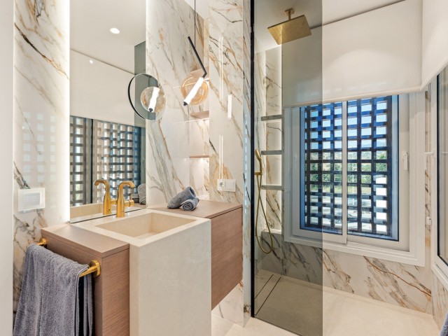 Apartamento con 3 Dormitorios  en Estepona