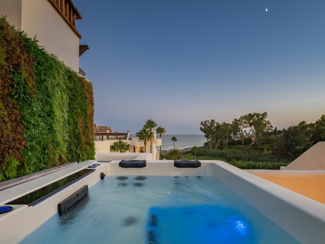 Apartamento con 3 Dormitorios  en Estepona