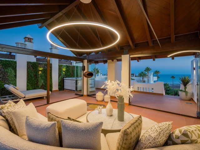 Apartamento con 3 Dormitorios  en Estepona