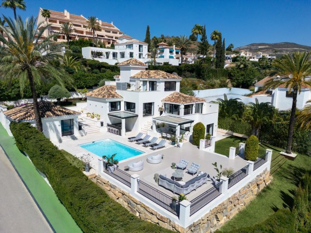5 Bedrooms Villa in Nueva Andalucía