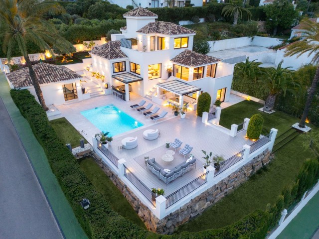 5 Bedrooms Villa in Nueva Andalucía