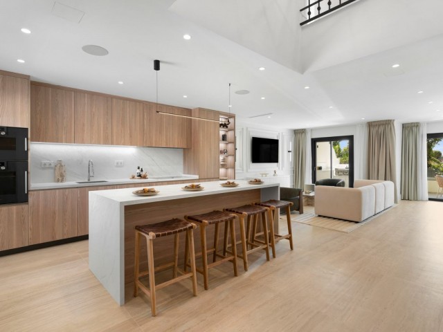 4 Bedrooms Townhouse in Nueva Andalucía