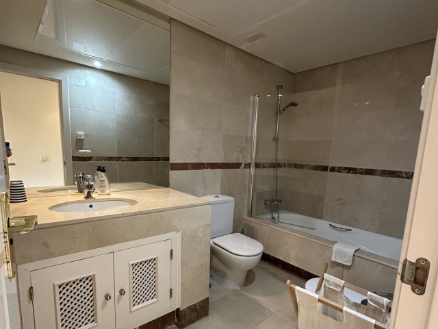 2 Bedrooms Apartment in San Pedro de Alcántara