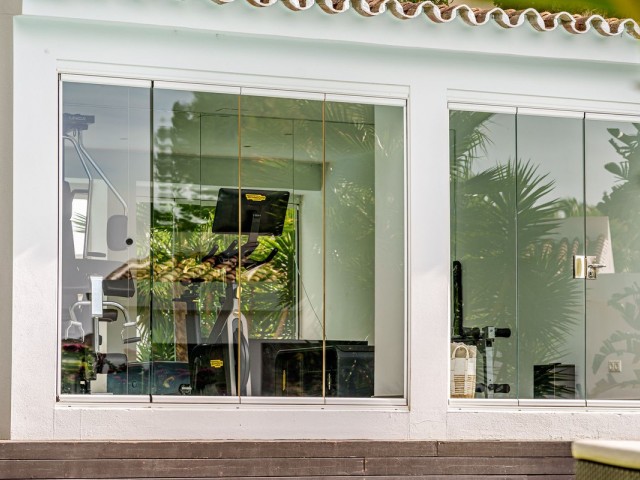 5 Bedrooms Villa in Marbella