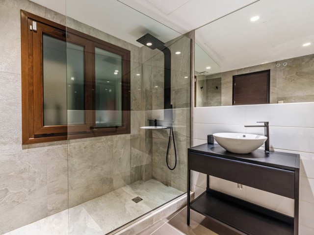 5 Bedrooms Villa in Marbella