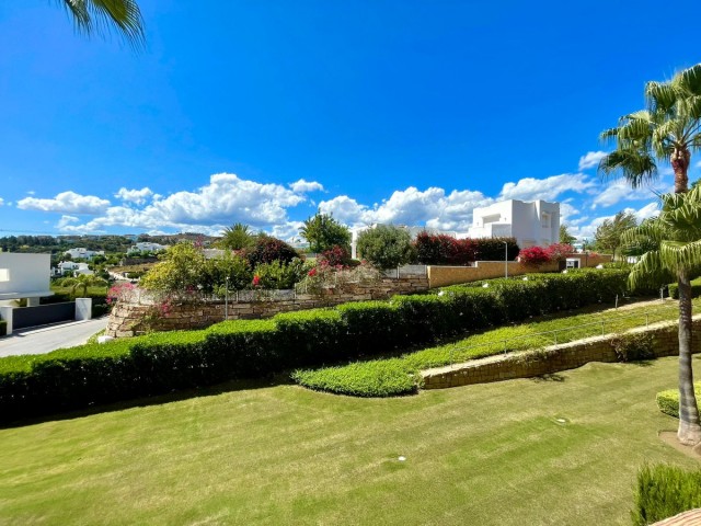 2 Bedrooms Apartment in Benahavís