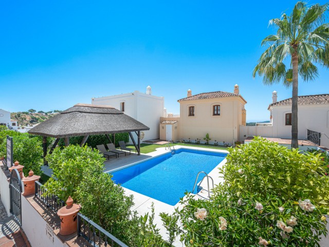 4 Bedrooms Townhouse in Benahavís