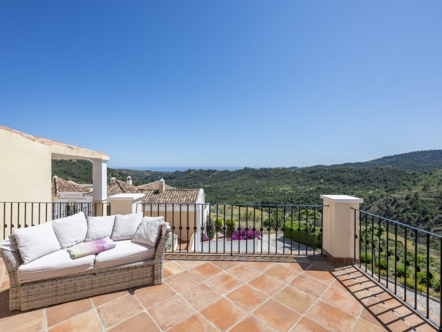 4 Bedrooms Townhouse in Benahavís