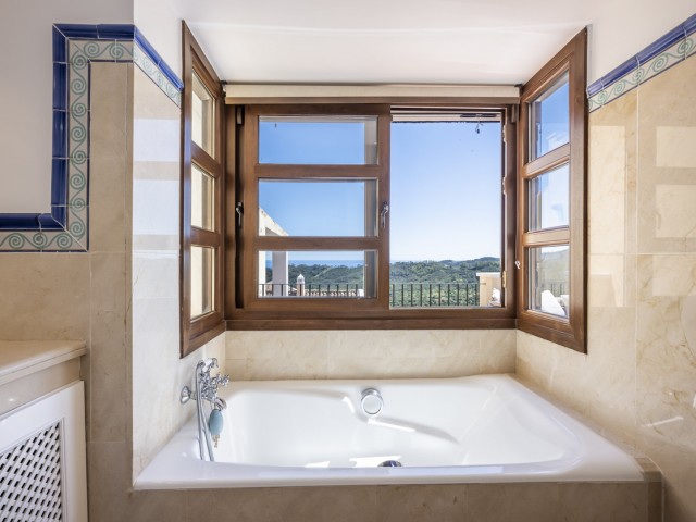 4 Bedrooms Townhouse in Benahavís