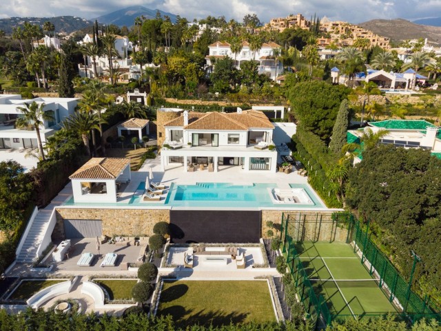 5 Bedrooms Villa in Nueva Andalucía