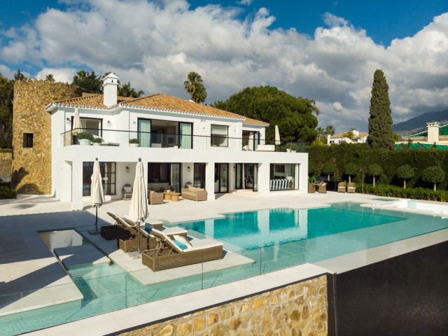 5 Bedrooms Villa in Nueva Andalucía