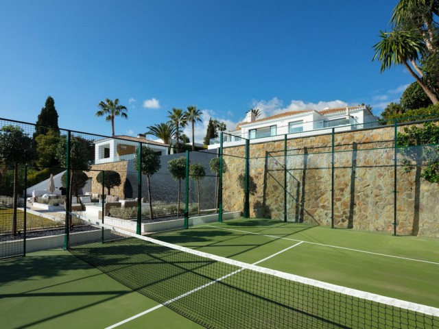 5 Bedrooms Villa in Nueva Andalucía