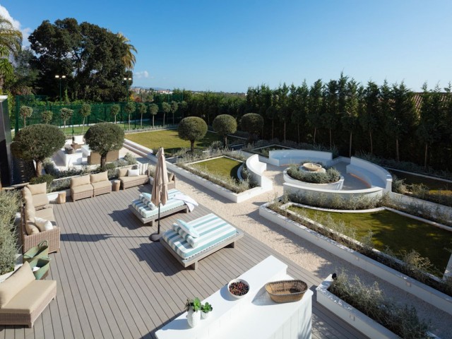 5 Bedrooms Villa in Nueva Andalucía