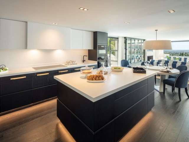 5 Bedrooms Villa in Nueva Andalucía