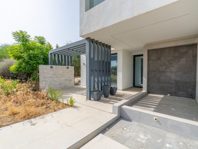 3 Soveroms Villa i New Golden Mile