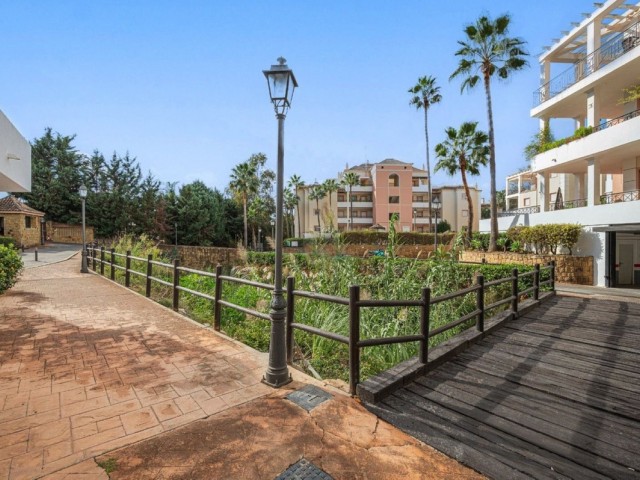 Apartment, Las Brisas, R5164759