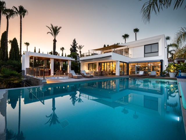 5 Bedrooms Villa in Nueva Andalucía