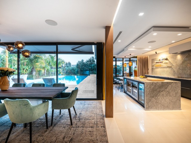 5 Bedrooms Villa in Nueva Andalucía