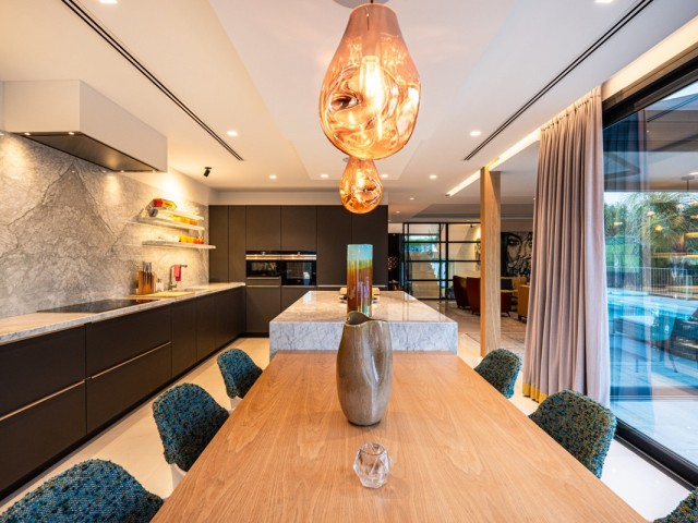 5 Bedrooms Villa in Nueva Andalucía