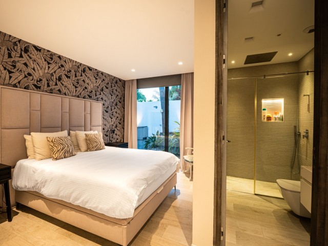 5 Bedrooms Villa in Nueva Andalucía