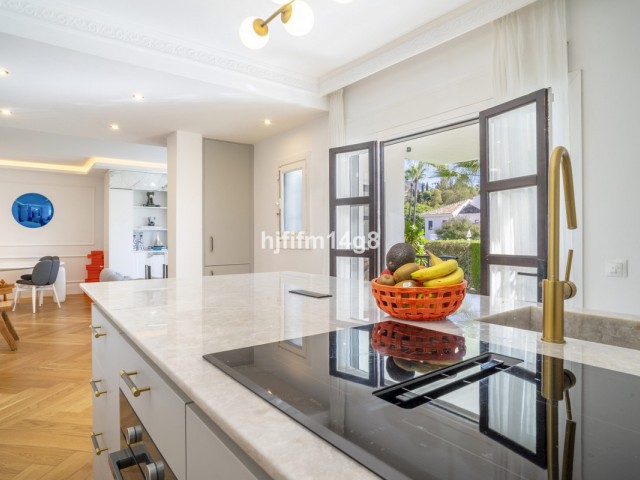 3 Bedrooms Apartment in Nueva Andalucía
