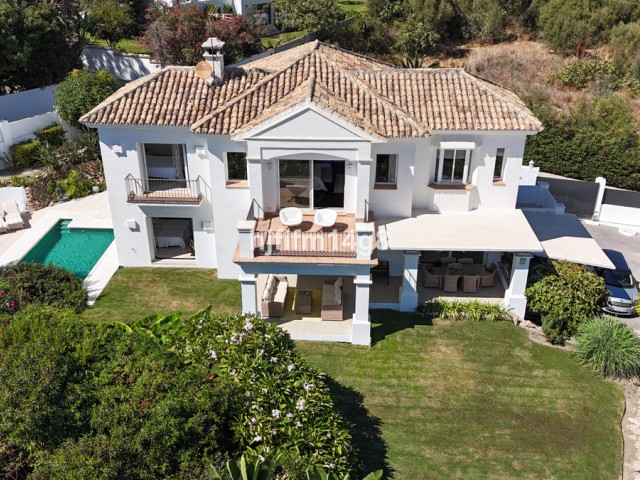 3 Bedrooms Villa in Nueva Andalucía
