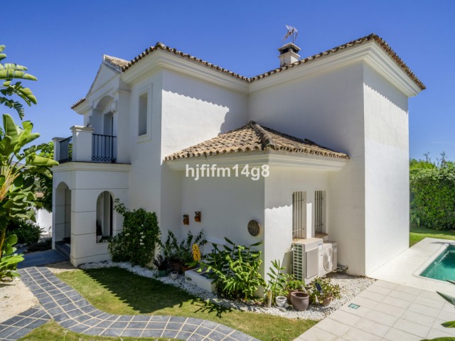 3 Bedrooms Villa in Nueva Andalucía