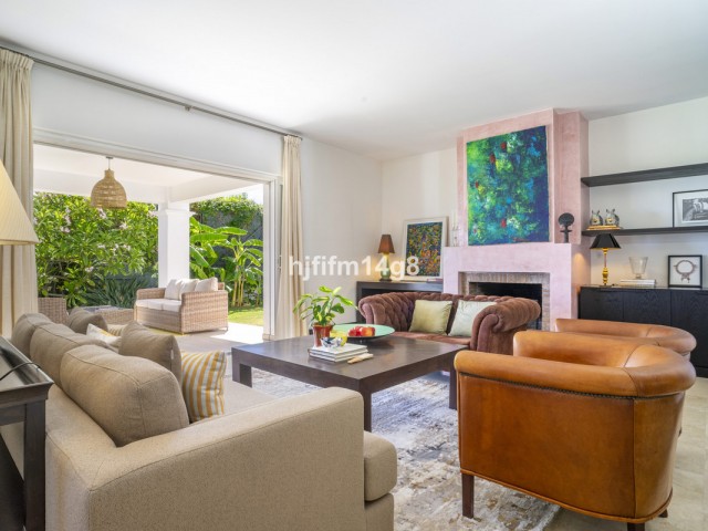 3 Bedrooms Villa in Nueva Andalucía