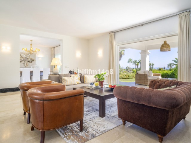 3 Bedrooms Villa in Nueva Andalucía
