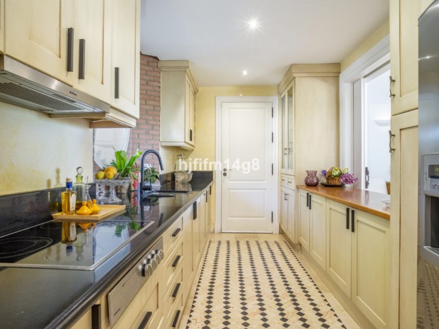 3 Bedrooms Villa in Nueva Andalucía