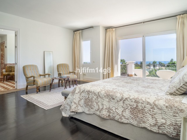 3 Bedrooms Villa in Nueva Andalucía
