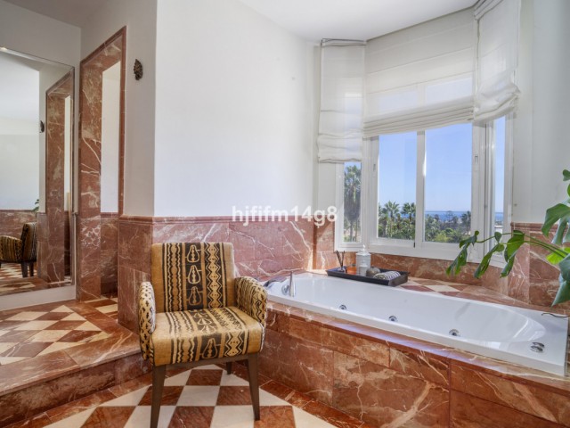 3 Bedrooms Villa in Nueva Andalucía