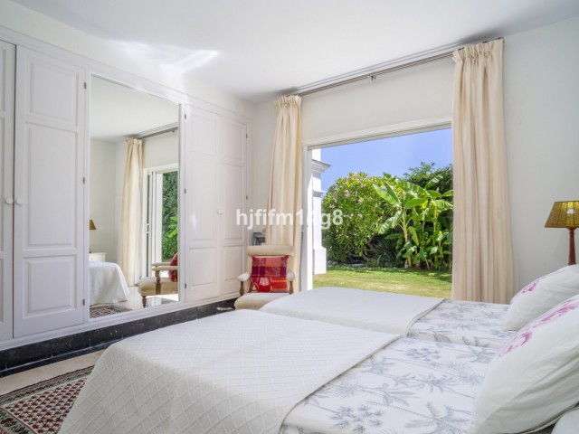 3 Bedrooms Villa in Nueva Andalucía