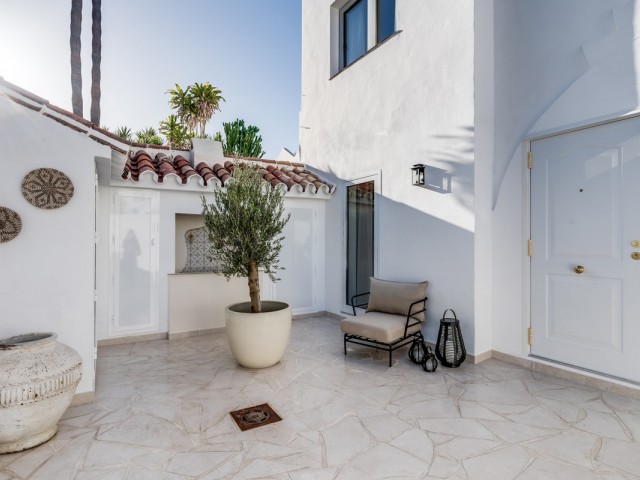 4 Bedrooms Townhouse in Nueva Andalucía