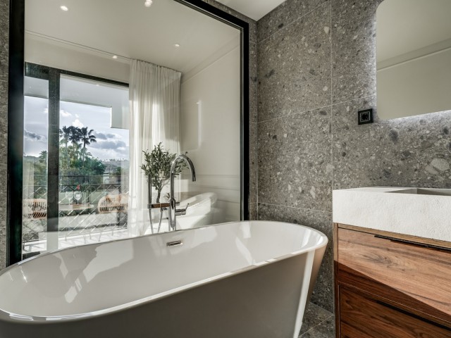 4 Bedrooms Townhouse in Nueva Andalucía
