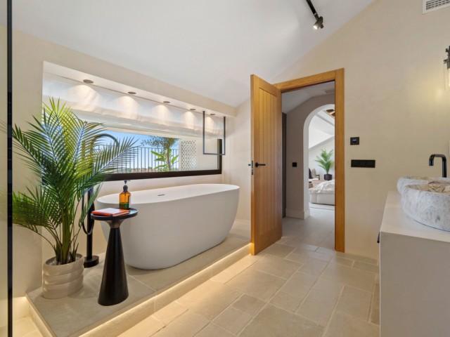 6 Bedrooms Villa in Nueva Andalucía