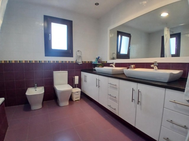 4 Bedrooms Villa in Los Pacos